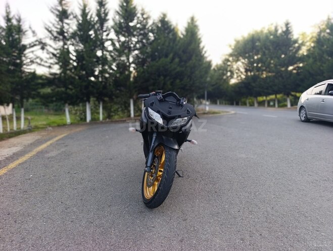 Yamaha R15-1