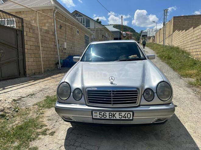Mercedes E 230-1