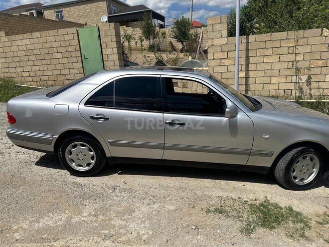 Mercedes E 230-5