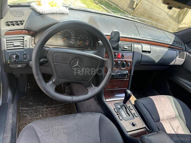 Mercedes E 230-6