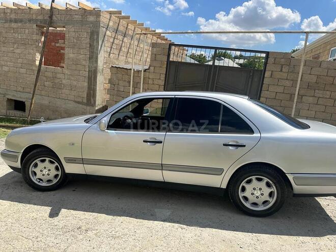 Mercedes E 230-4