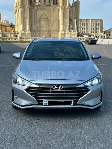Hyundai Elantra-1