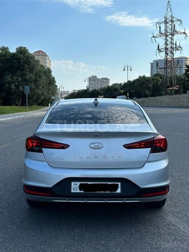 Hyundai Elantra-2