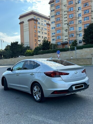 Hyundai Elantra-5