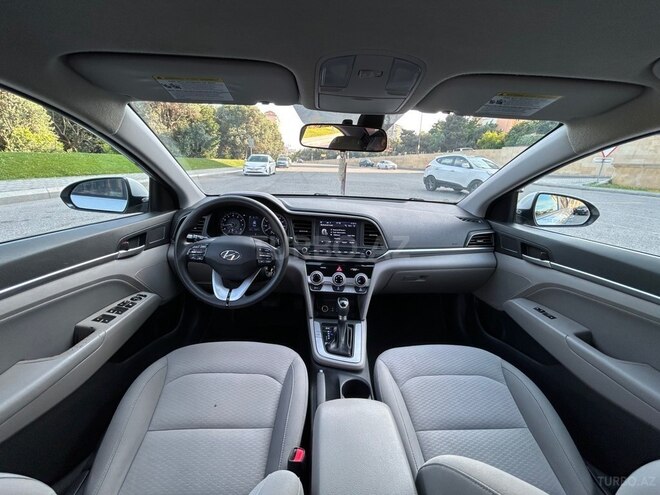 Hyundai Elantra-10