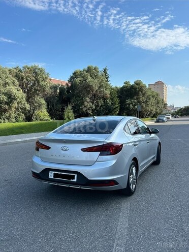 Hyundai Elantra-4