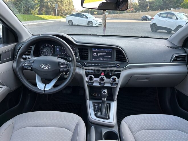 Hyundai Elantra-11