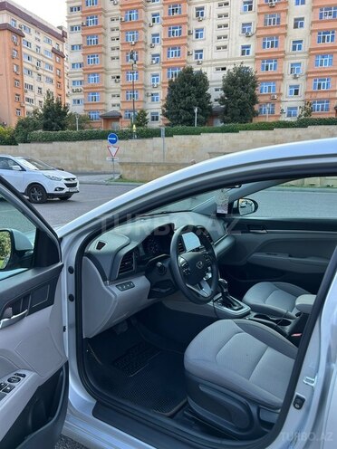 Hyundai Elantra-7
