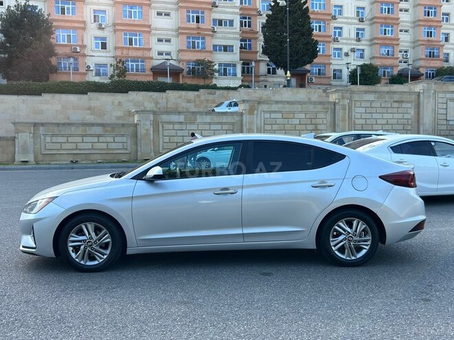 Hyundai Elantra-6