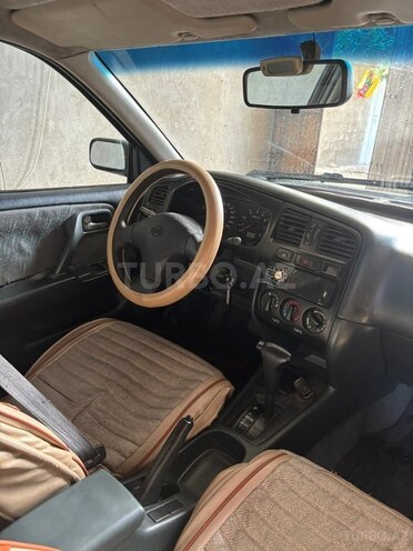 Nissan Primera-4