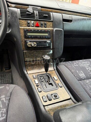 Mercedes E 290-19