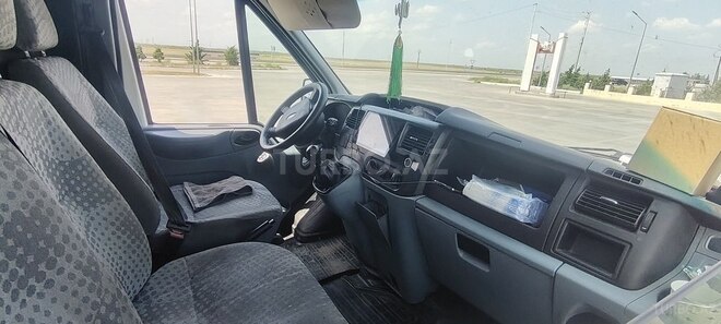 Ford Transit-8