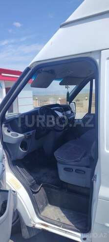 Ford Transit-15