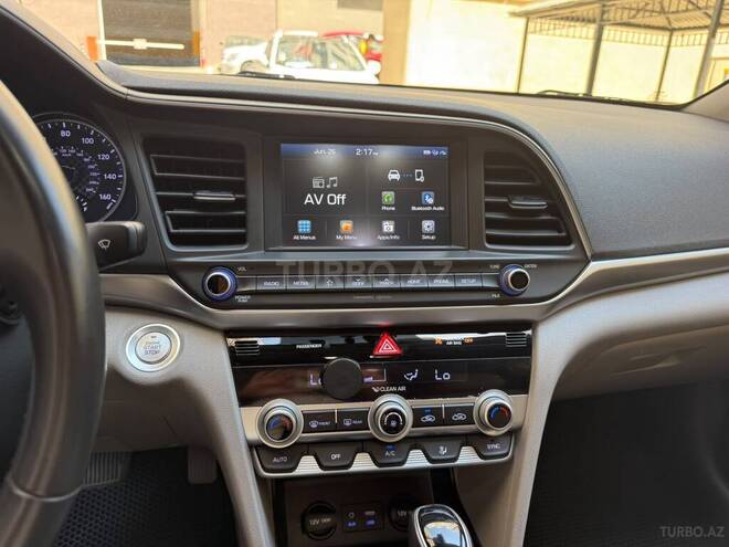Hyundai Elantra-7