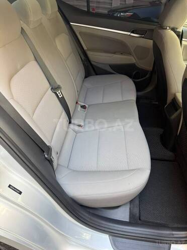 Hyundai Elantra-9