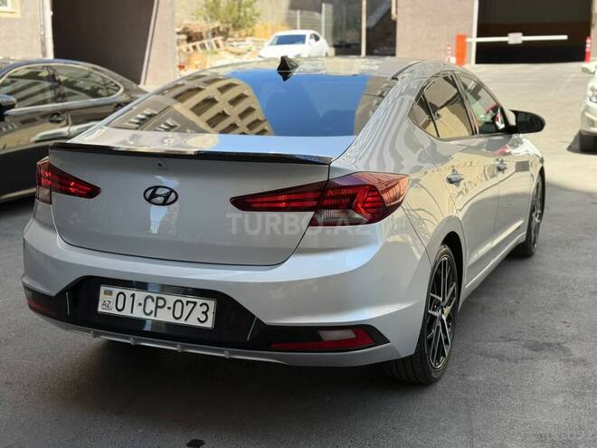 Hyundai Elantra-4