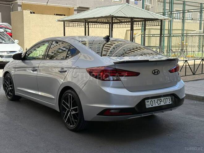 Hyundai Elantra-3