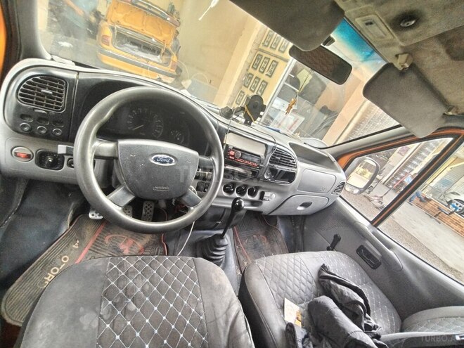 Ford Transit-4