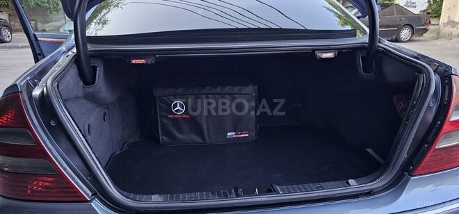 Mercedes E 220-21