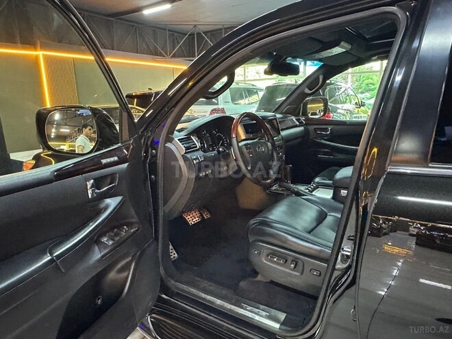 Lexus LX 570-13