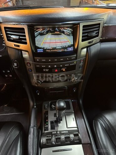 Lexus LX 570-19
