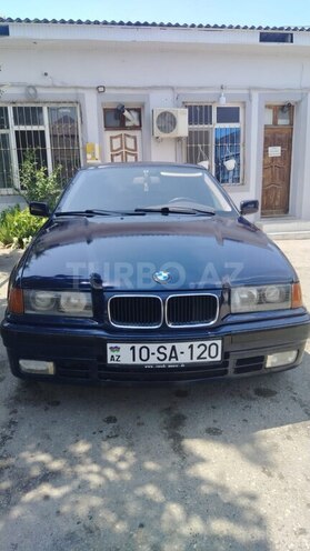 BMW 320-1
