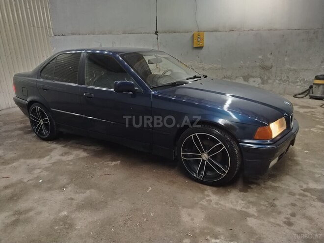 BMW 320-3