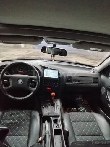 BMW 320-2