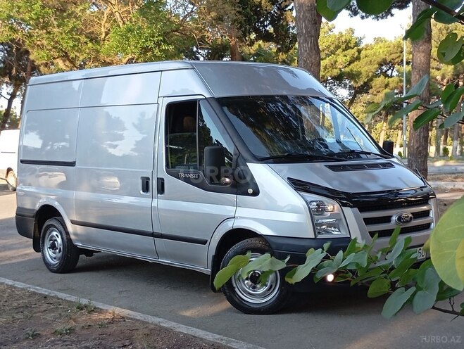 Ford Transit-9