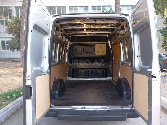 Ford Transit-16
