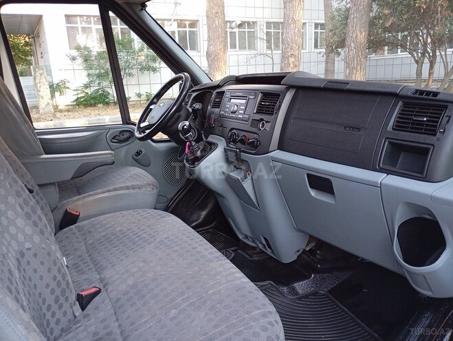 Ford Transit-18