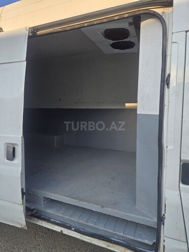 Ford Transit-9