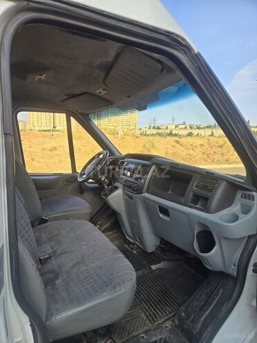 Ford Transit-7