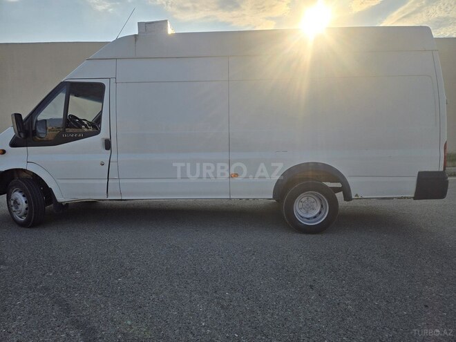 Ford Transit-11