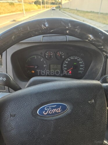 Ford Transit-12