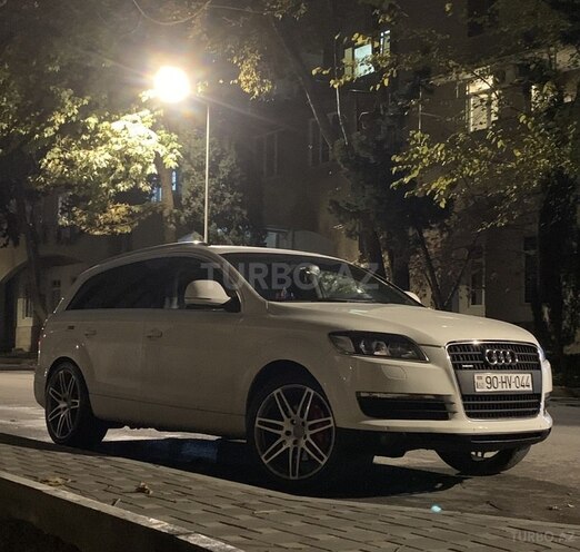 Audi Q7-1