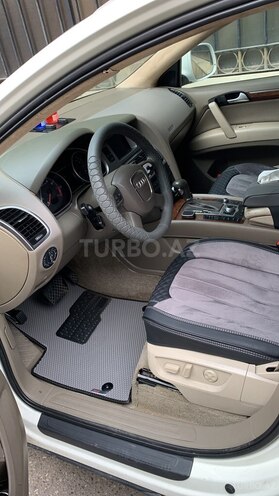 Audi Q7-3
