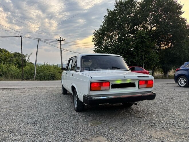 LADA (VAZ) 2107-2