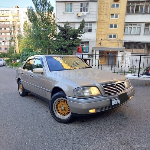 Mercedes C 220-1