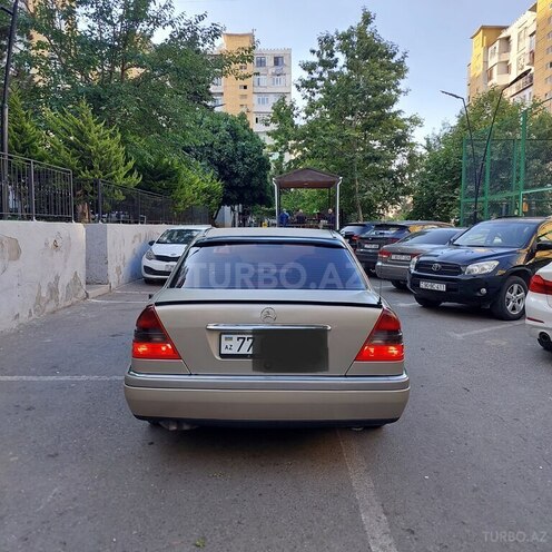 Mercedes C 220-11