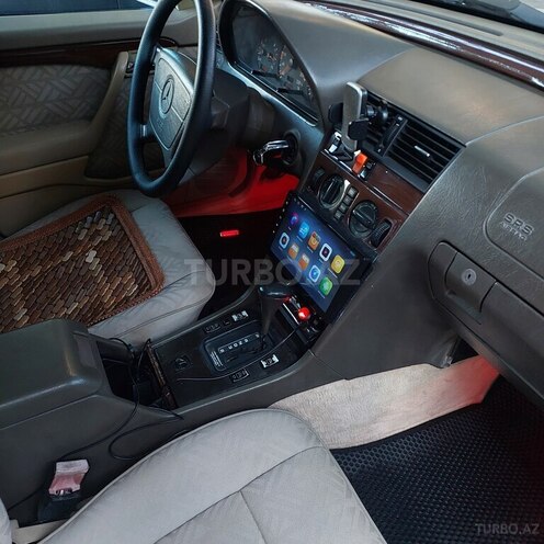 Mercedes C 220-12
