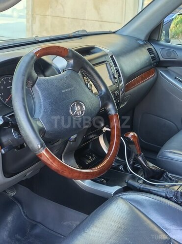 Toyota Land Cruiser Prado-4