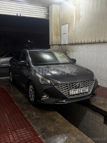 Hyundai Accent-14