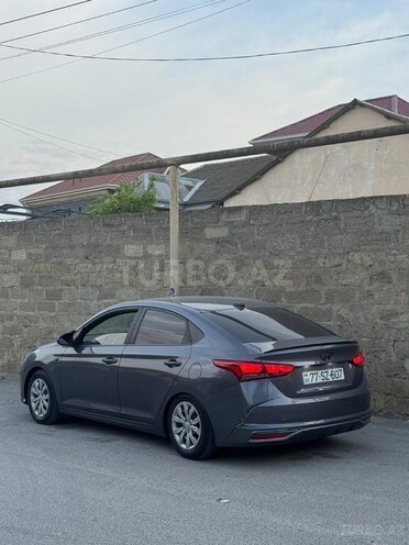 Hyundai Accent-13