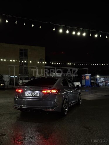 Hyundai Accent-10