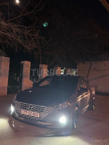 Hyundai Accent-9