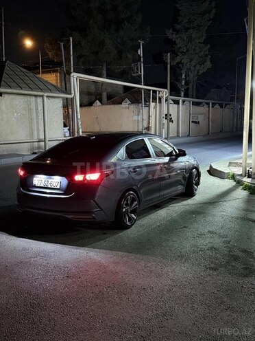 Hyundai Accent-5