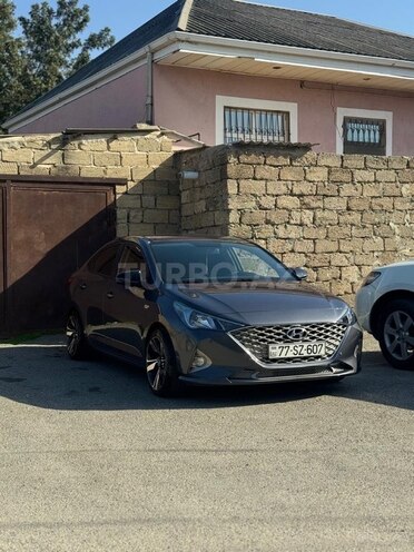 Hyundai Accent-11