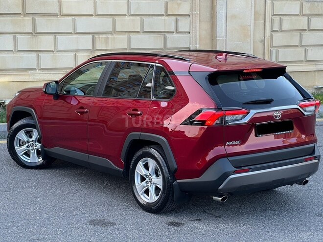 Toyota RAV4-9