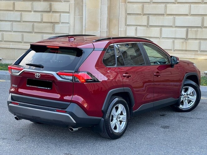 Toyota RAV4-10